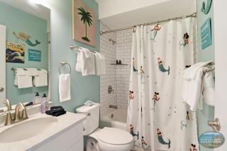 Downtown Lake Geneva - LA Suite - Fun Cali Vibe on Main St - Onsite Parking - Easy Access to the Beach - Lake Geneva - 5