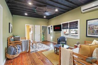 Downtown Hideaway - Entire Building -Fun, Convenient & Comfortable -Sleeps 14 - Lake Geneva - 7