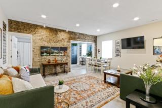 Downtown Lake Geneva- New York Suite - Big Apple Themed - Near Restaurants & Boutiques - Onsite Parking - Lake Geneva - 8