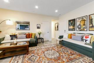 Downtown Lake Geneva- New York Suite - Big Apple Themed - Near Restaurants & Boutiques - Onsite Parking - Lake Geneva - 7