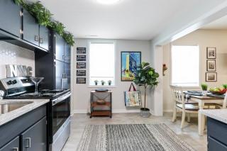 Downtown Lake Geneva- New York Suite - Big Apple Themed - Near Restaurants & Boutiques - Onsite Parking - Lake Geneva - 1