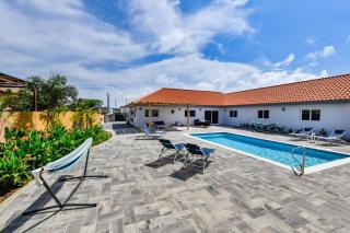 Stylish 1br Apt Walk To Ritz & Marriott Pool - 1