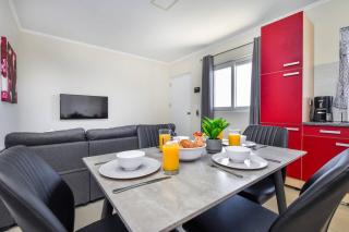 Stylish 1BR Apt Walk to Ritz & Marriott Pool - 8