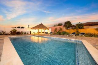 Stylish 1br Apt Walk To Ritz & Marriott Pool - 5