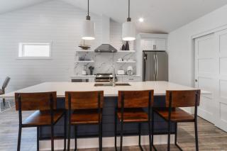The Lofts of Brick and Mortar-City Loft - Luxury - Walk-Out Balcony - 2 Kings - Parking for 2 - Downtown - Lake Geneva - 9
