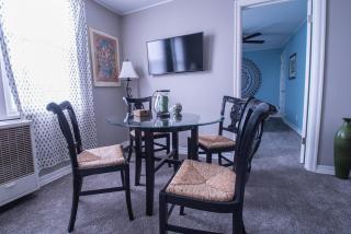 Broad Street Suite 2 - Amazing Location in the Heart of Town - Parking Available - King & Queen Bedroom - Lake Geneva - 9