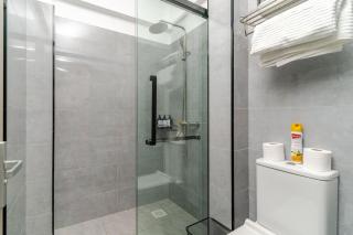 1BR Apartment with Gym, King Bed ,City Views and Prime Location - Nairobi - 2