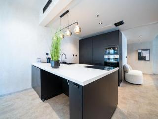 Upgraded Stylish Living with Private Steam Room - Dubái - 3