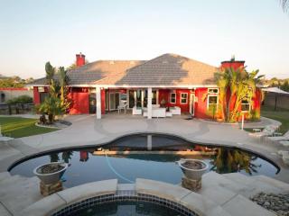 Massive estate with tons of amenities - 0