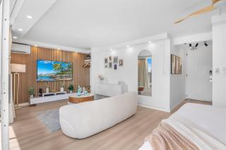 Ocean Retreat: Remodeled Pacific Monarch Haven - Honolulu - 4