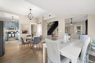 Luxurious Escape Sleeps 10 with Private Pool & Spa - 1