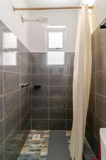 The Ultimate Escape with Pool, Gym , Fast Wifi and Netflix - 1