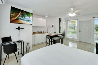 Sunlit Studio Escape Hollywood Haven, sleeps 4 - Hollywood - 8
