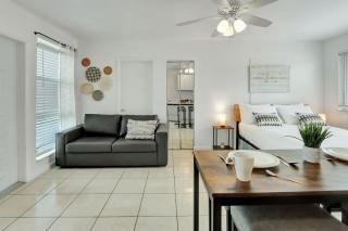 Sunlit Studio Escape Hollywood Haven, sleeps 4 - Hollywood - 6