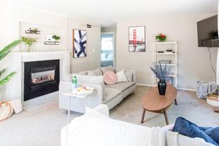 Lovely Wooden Home in Kirkland, Walk to Beach Park - 4