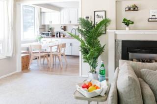 Lovely Wooden Home in Kirkland, Walk to Beach Park - 1