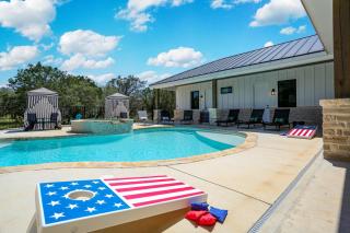 Heated Pool Movie Theater Hot Tub Games Sleeps 28 - Concan - 0
