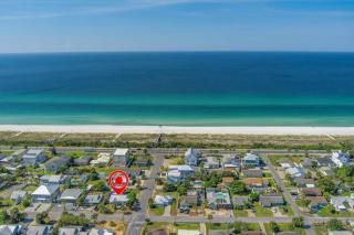 Lost Pearl - Charming 1940s Beach Cottage, 1 Block to Private Beach Access, FREE Daily Activities, and More - 1