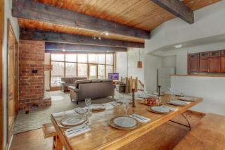6 bdrm Cottage at Blue Mountain, Private Beach Access, Hot Tub, Sauna, BBQ, Petfriendly - Blue Mountains - 7
