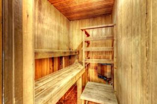 6 bdrm Cottage at Blue Mountain, Private Beach Access, Hot Tub, Sauna, BBQ, Petfriendly - 4