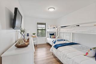 Beach Condo with Heated POOL and Tennis Courts and Beach Access and 6 Beds that Sleep 8 - Santa Rosa Beach - 3