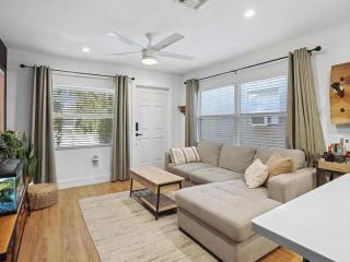 Coastal Hideaway - Lake Worth - 6