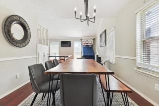 4-BD Home with Stunning Backyard Pool Oasis - Plano - 3