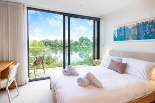 Heron's Hide - Lake-side holiday house with free spa access - 9
