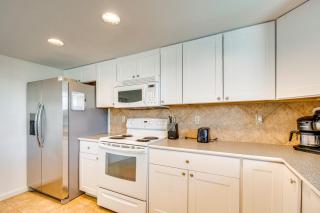 2 Mi to Lake Havasu Pet-Friendly Home - 1