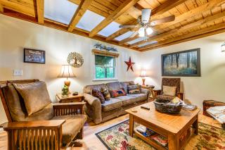 Hot Tub & Fire Pit: Cozy Cabin in Maggie Valley - 6