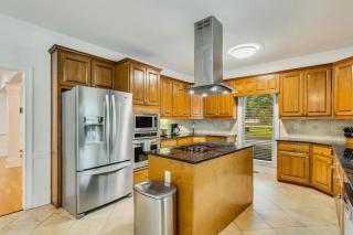 Atlanta 5BR Luxe Pool Retreat,Sleeps 12 - 8