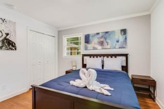Modern Hideaway Sleeps 14 Backyard & WiFi - Decatur - 2