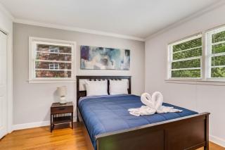 Modern Hideaway Sleeps 14 Backyard & WiFi - 2