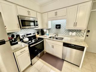 Walk to the Beach - 2 bed Condo close to it all - Hilton Head Island - 5