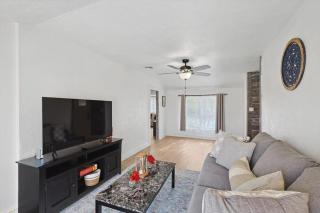 4-BD 2-BA Home Retreat Laundry Backyard - Weatherford - 6