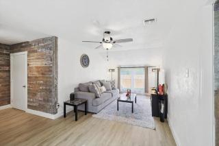4-BD 2-BA Home Retreat Laundry Backyard - Weatherford - 4
