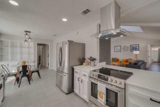 Charming 5BD-3BA in the Heart of Plano -Sleeps 10 - 8