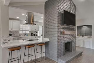 Charming 5BD-3BA in the Heart of Plano -Sleeps 10 - Plano - 1