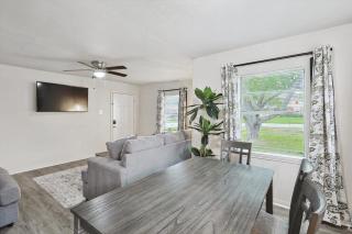 Rural Serenity x Cozy Comfort - 3-BD 1-BA w Yard - Azle - 9