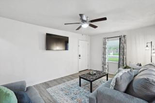 Rural Serenity x Cozy Comfort - 3-BD 1-BA w Yard - Azle - 5