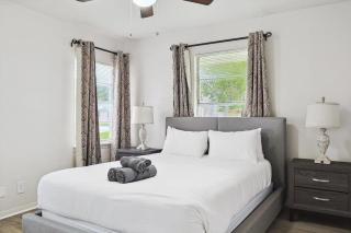 Rural Serenity x Cozy Comfort - 3-BD 1-BA w Yard - Azle - 6