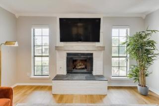 Perfect Getaway Home w 5 Bedrooms & Backyard Oasis - 4
