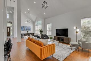 Luxury Mansion Paradise - Cinema Room, Pool, Spa - Rowlett - 3