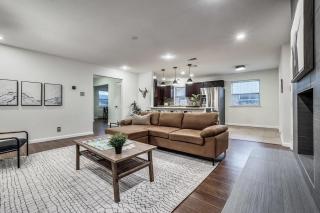 5-BD 2-BA Spring Valley Park Home w Backyard Fun - Dallas - 4