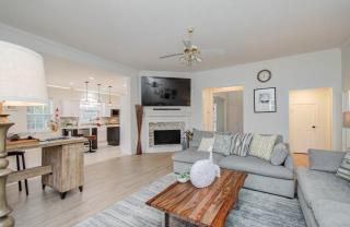 Big Texas Living - Spacious 5-BD with Pool - 4