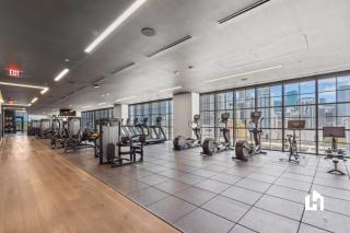 Stylish Apartments with Partial Ocean Views in Downtown! - Miami - 1