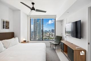 Stylish Apartments with Partial Ocean Views in Downtown! - Miami - 2