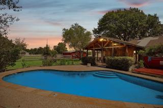 3BD Farmhouse Country Living - Pool Patio Firepit - 6