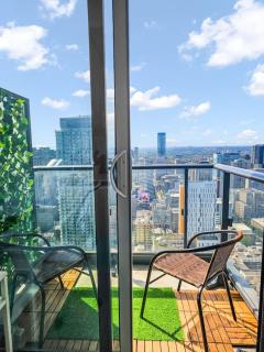 The Cityscape by Instant Suites - PentHouse Unit - 6