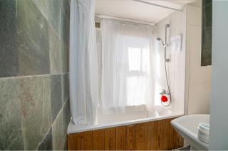 Bright Spacious Double Bedroom - Londra - 3